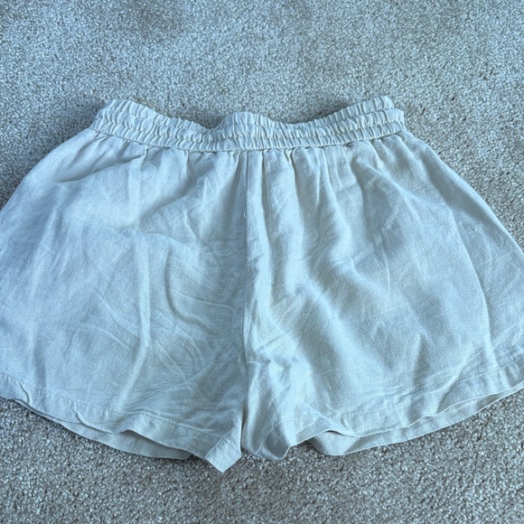 Zara Women's Cream Elastic Waist Shorts - Picture 3 of 3